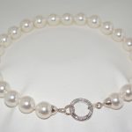 Collana in perle bianche